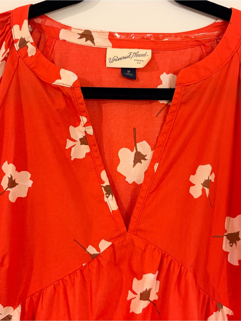 Universal Thread Women's puff sleeve split neck floral Coral tiered - Picture 3 of 6